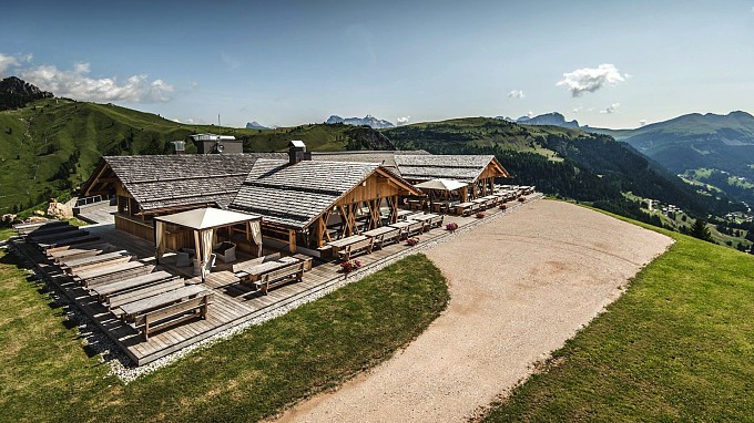 Esterno estivo Rifugio Burz di Arabba