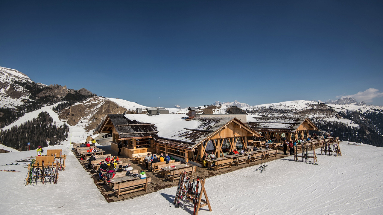 Esterno invernale Rifugio Burz di Arabba