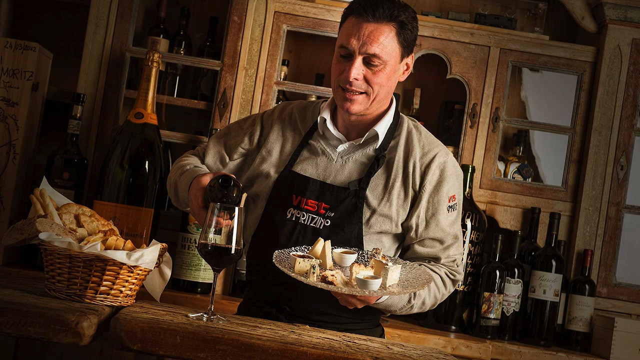 Preparazione aperitivo Rifugio Club Moritzino Piz La Ila