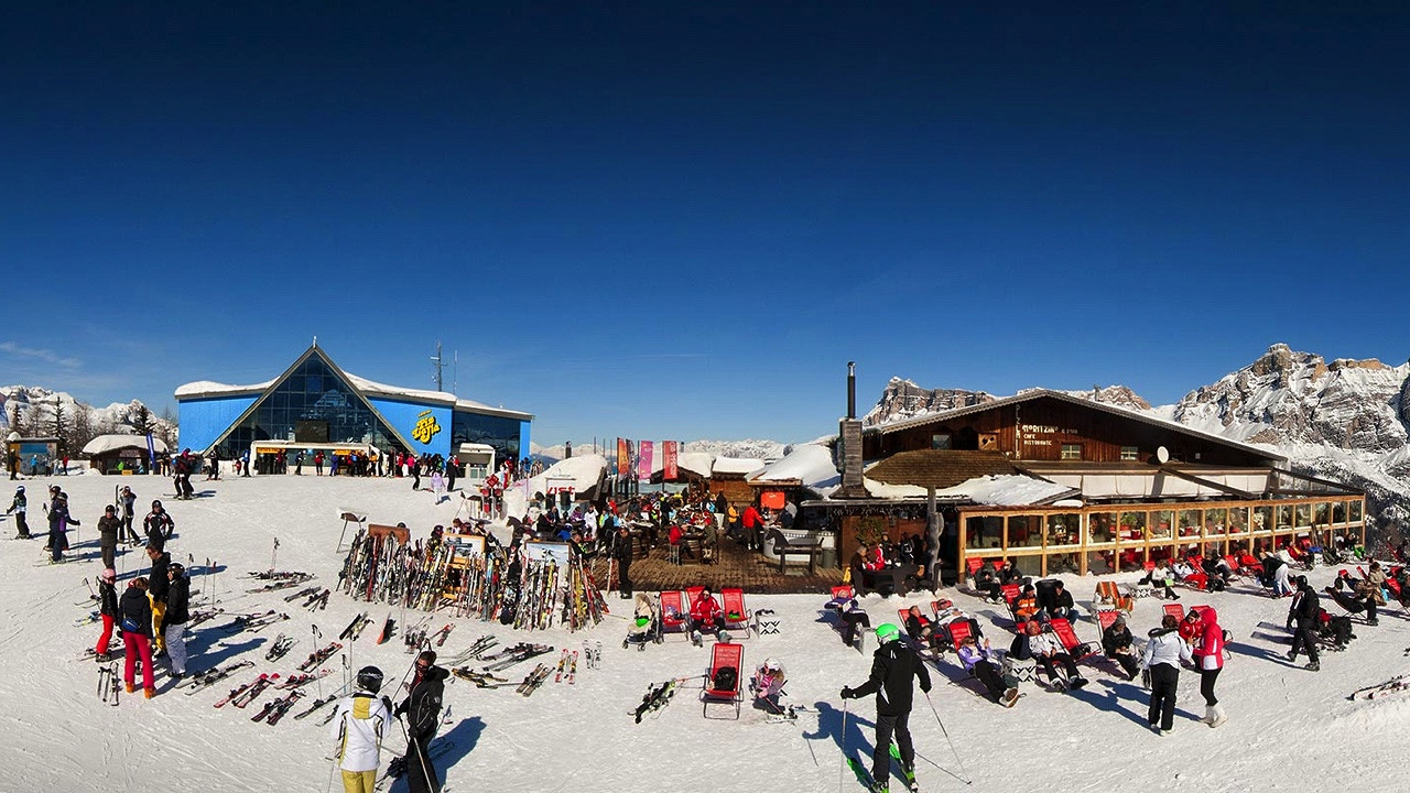 Esterno invernale Rifugio Club Moritzino Piz La Ila