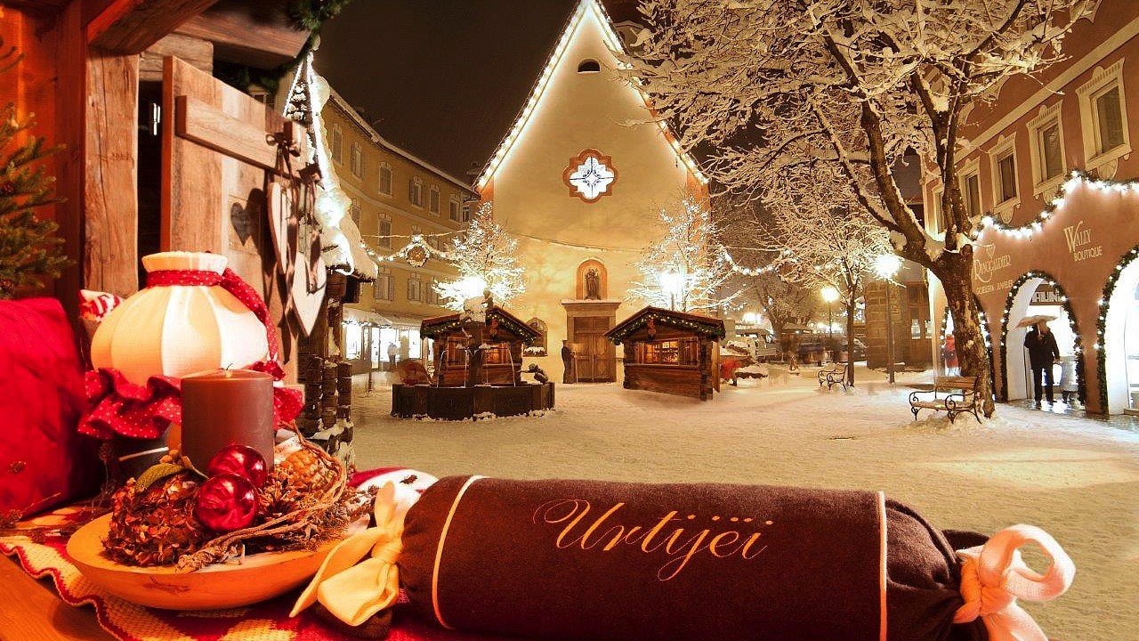 Veduta serale sul Mercatino di Natale di Ortisei