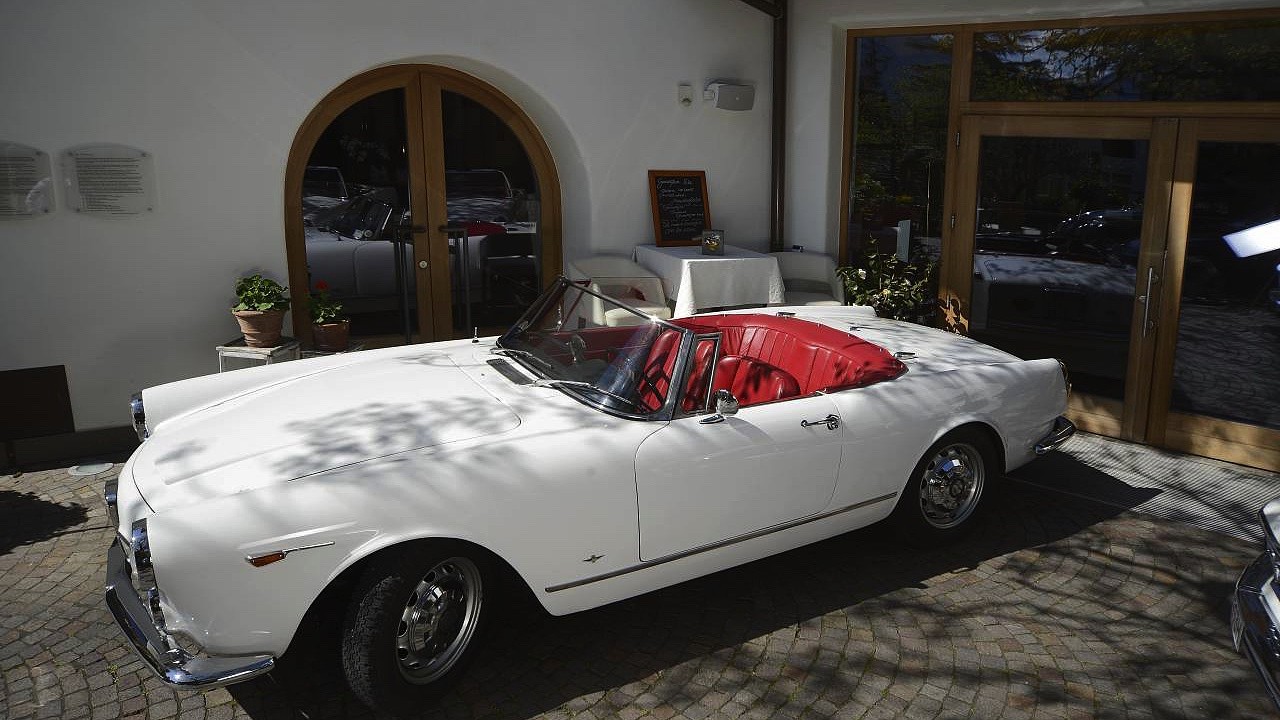 Auto d'epoca - Vacanze di lusso a bordo di un'auto d'epoca