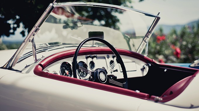 Particolare auto d'epoca - Vacanze di lusso a bordo di un'auto d'epoca
