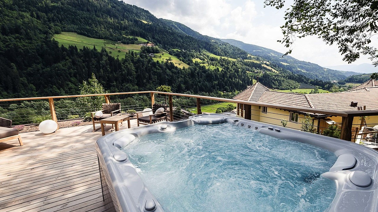 Hot-Whirlpool Chalet Bosco - Hotel Quellenhof - Suite e chalet di lusso in Val Passiria presso Merano