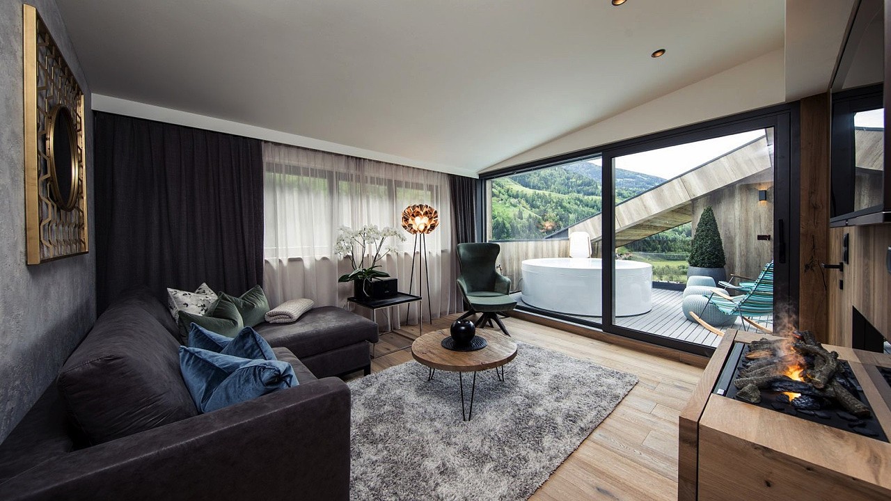 Interno Bella Vista-Chalet – Quellenhof Resort- Suite e chalet di lusso in Val Passiria presso Merano