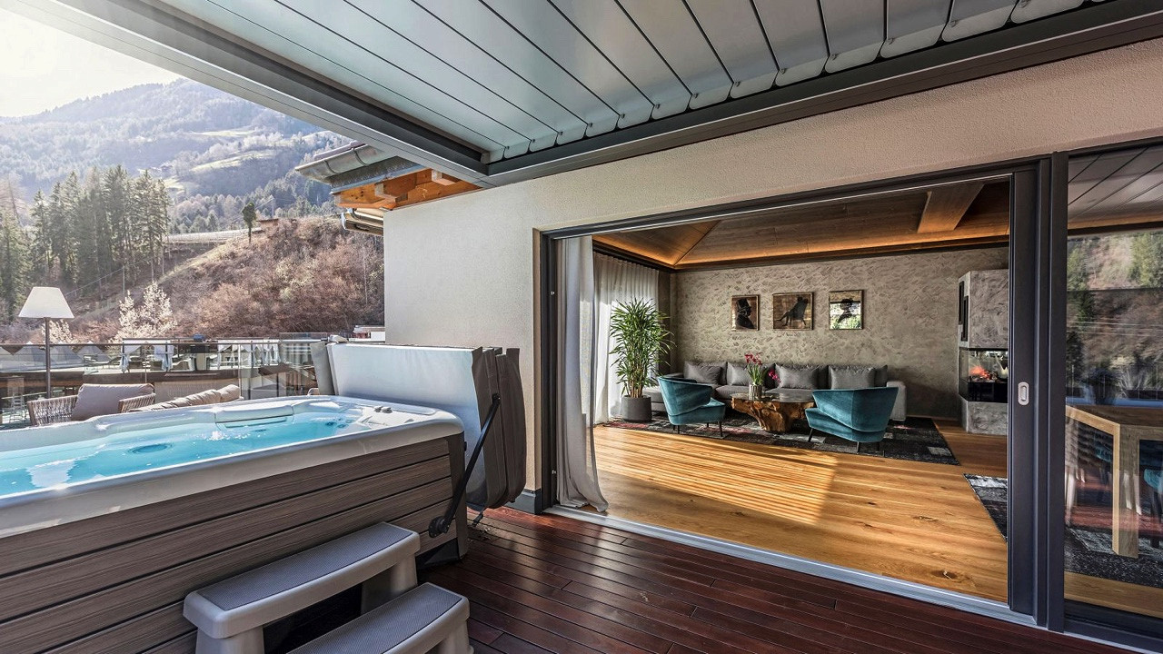 Esterno terrazza Suite Penthouse – Quellenhof Resort- Suite e chalet di lusso in Val Passiria presso Merano