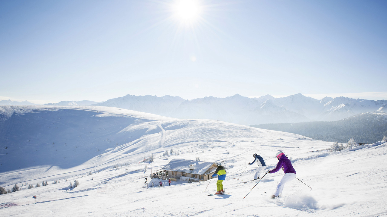 Skier à Valles près de l'Alpin Hotel Masl