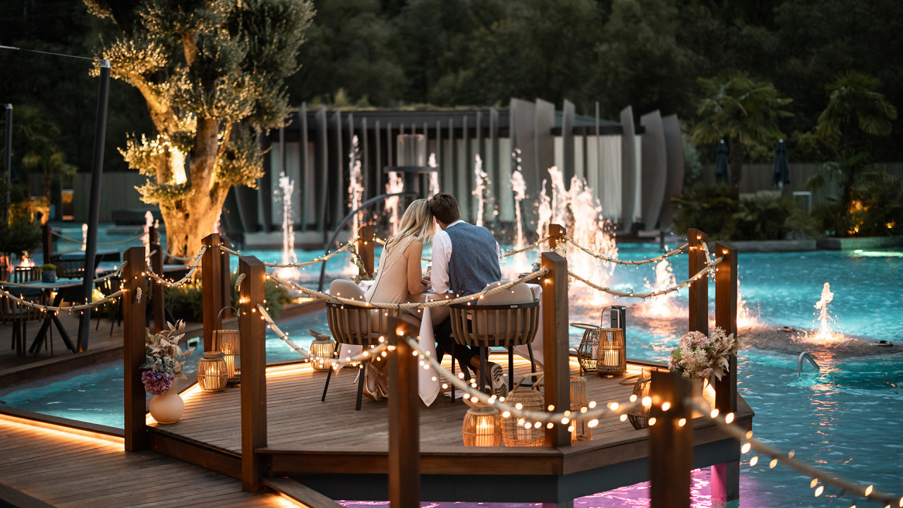 Romantisches Abendessen am Pool - Quellenhof See Lodge