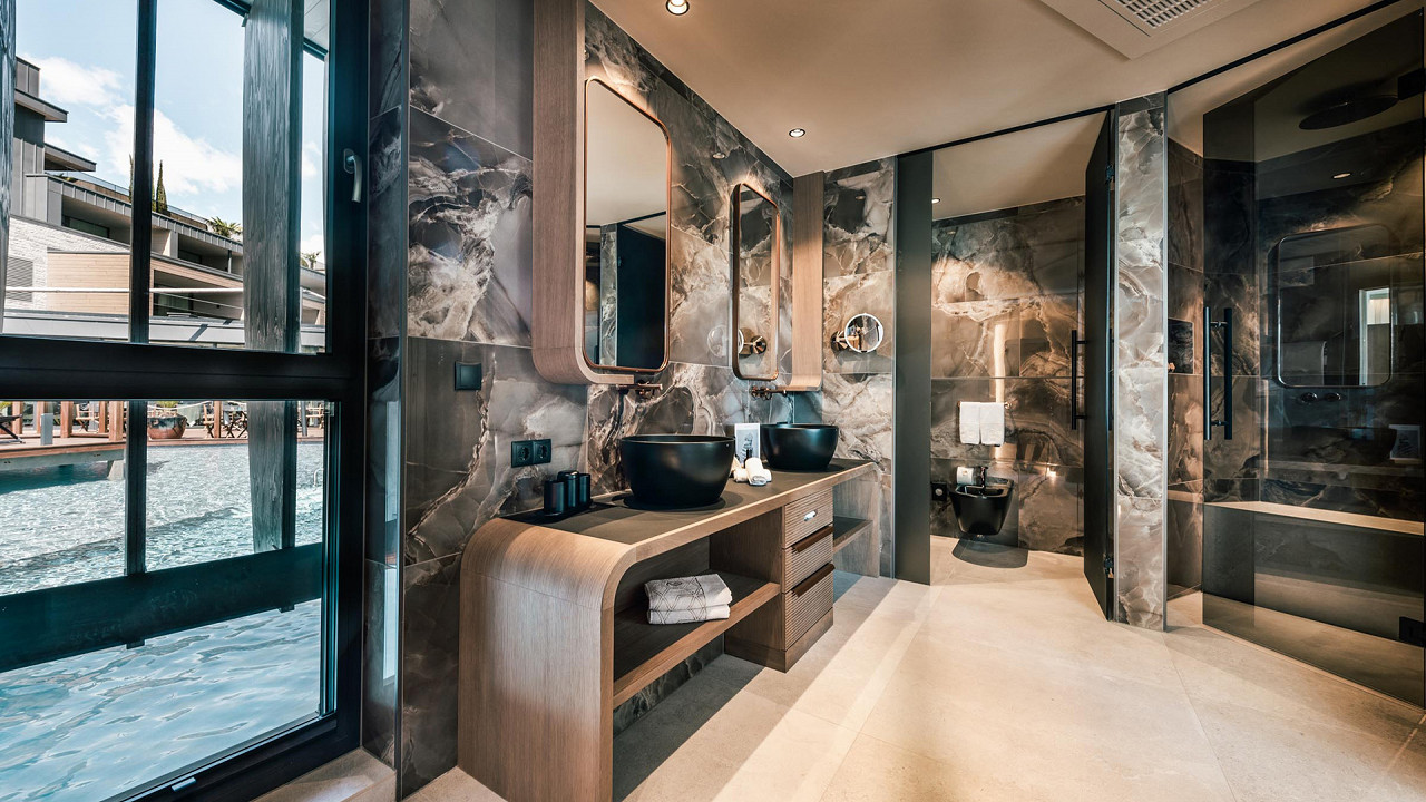 Badezimmer - Villa Al Lago - Quellenhof See Lodge