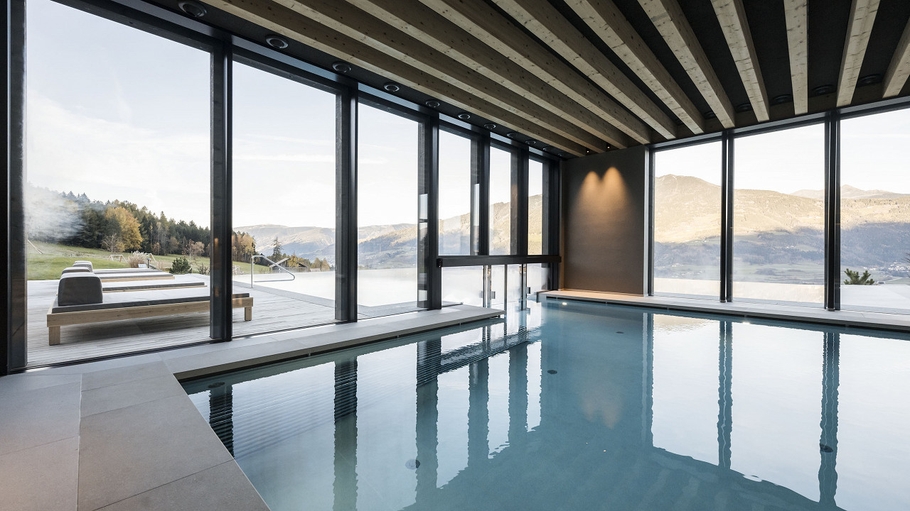 Piscina interna - Aki Family Resort PLOSE