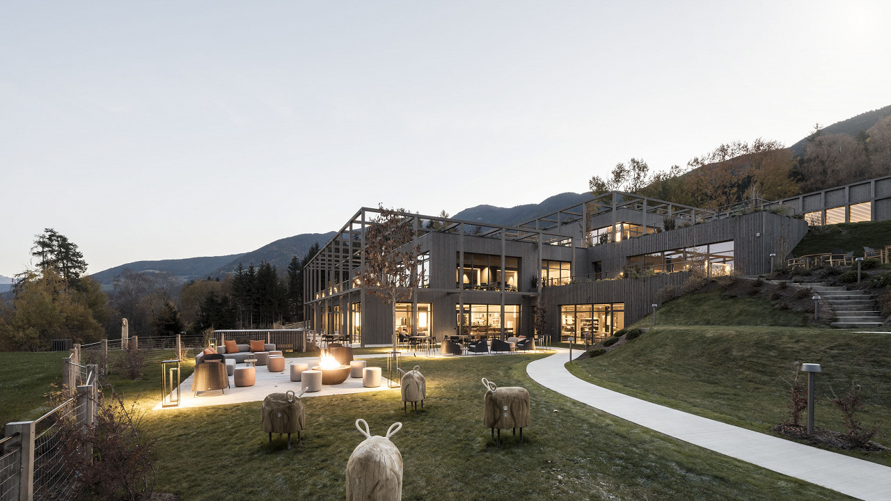 Struttura esterna tramonto - Aki Family Resort PLOSE