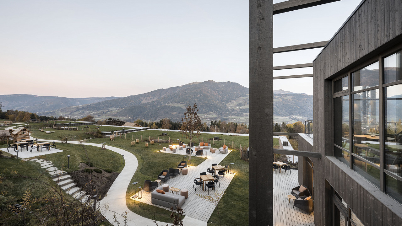 Struttura esterna tramonto - Aki Family Resort PLOSE