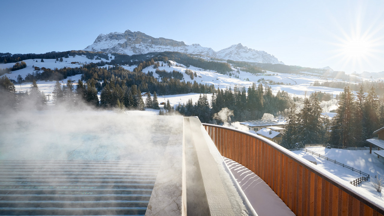 Piscine extérieure en hiver - Hôtel Badia Hill