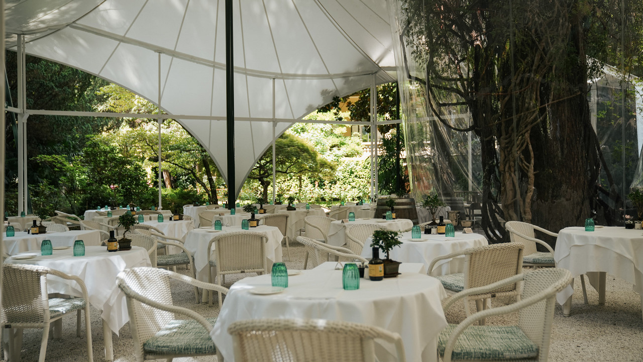 Outdoor tables - Parkhotel Laurin