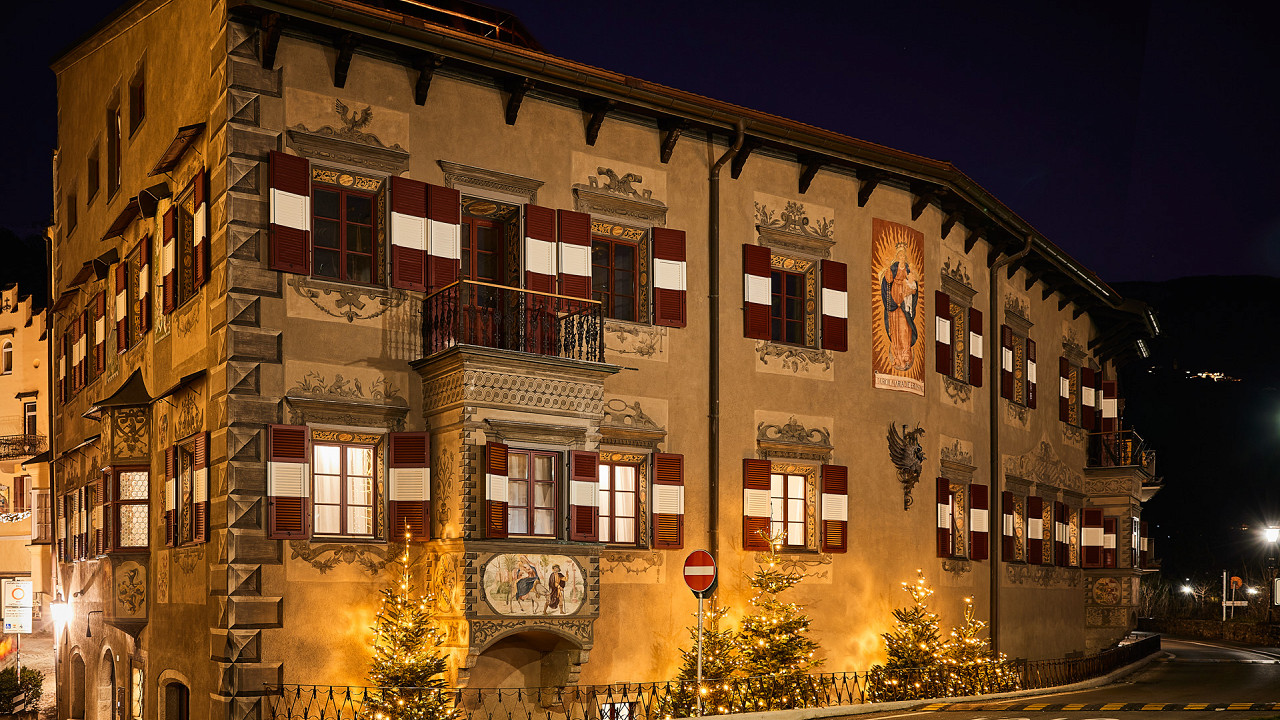 Struttura esterna inverno sera - Arthotel Laaserhaus