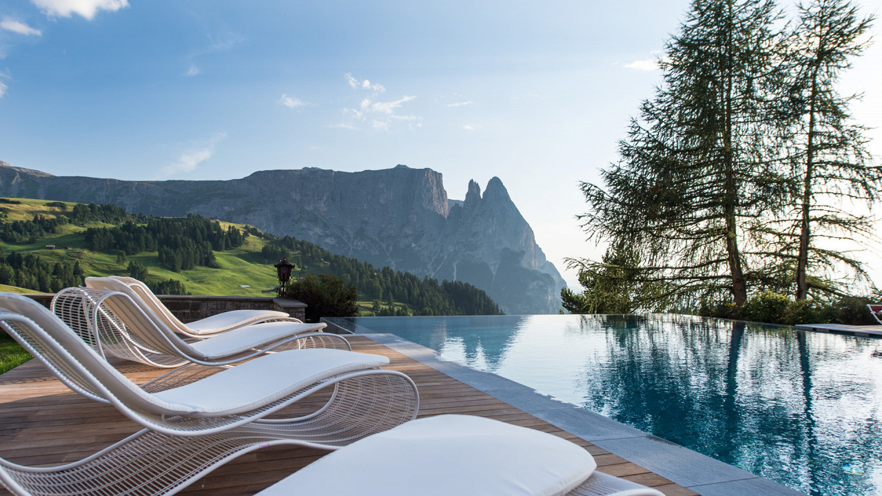 Sdrai infinity pool estate Hotel Rosa ****S Eco Alpine Spa Resort