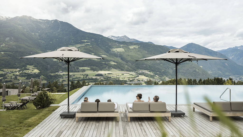 AKI Family Resort PLOSE - cover