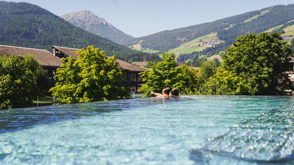 Hotel Fameli - cover