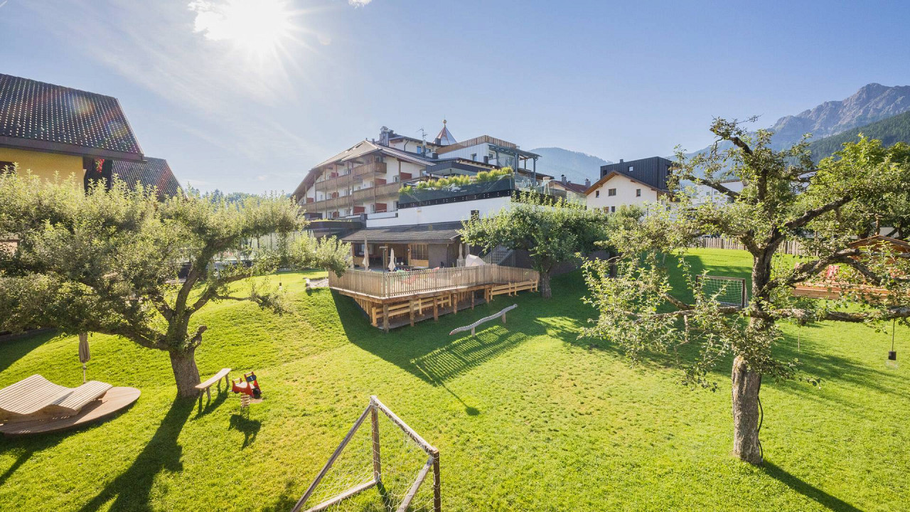 Esterno estivo Hotel Fameli