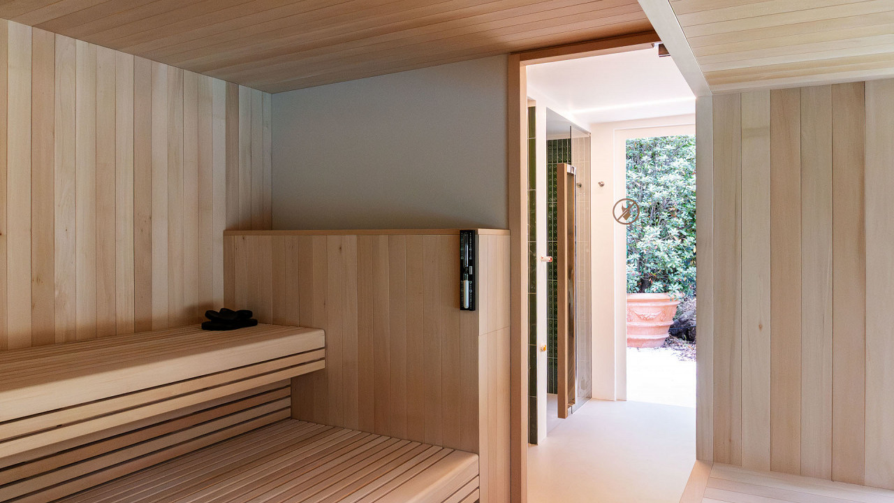 Interno sauna giardino Parkhotel Laurin