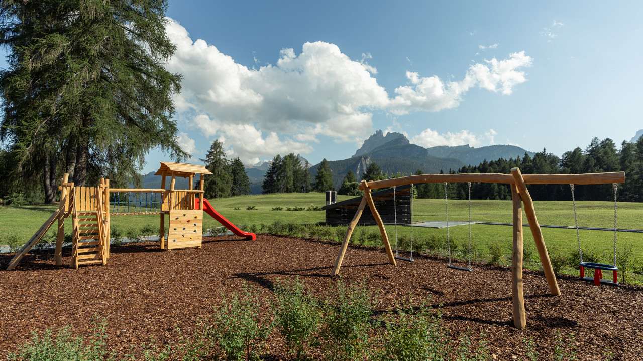 Parco giochi estate Hotel Tofana Cortina