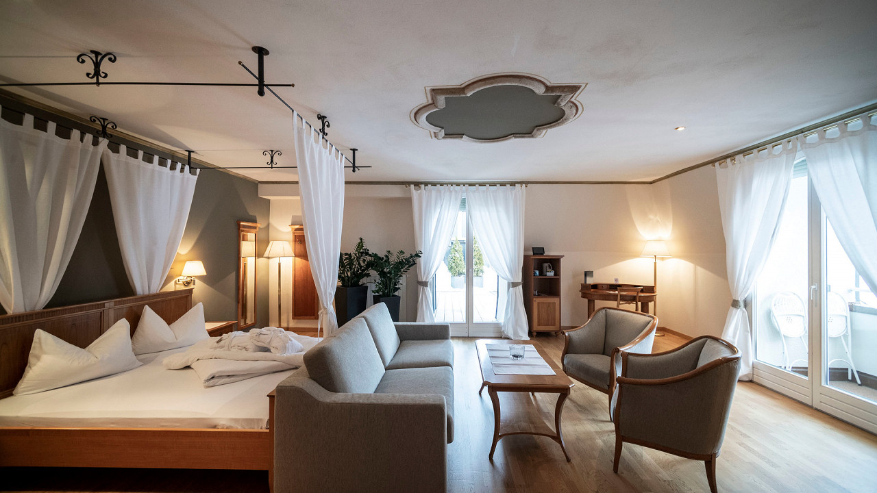 Camera panorama con letto baldacchino Post Hotel San Candido