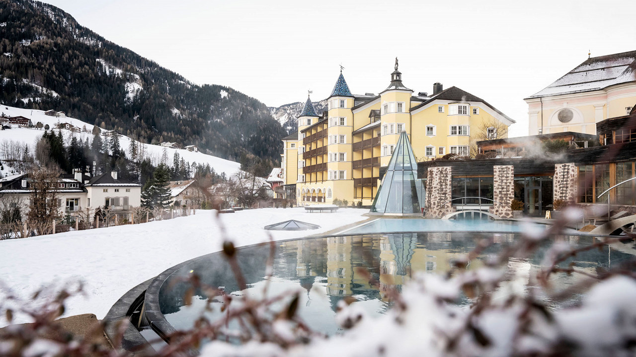 esterno invernale ADLER Spa Resort DOLOMITI