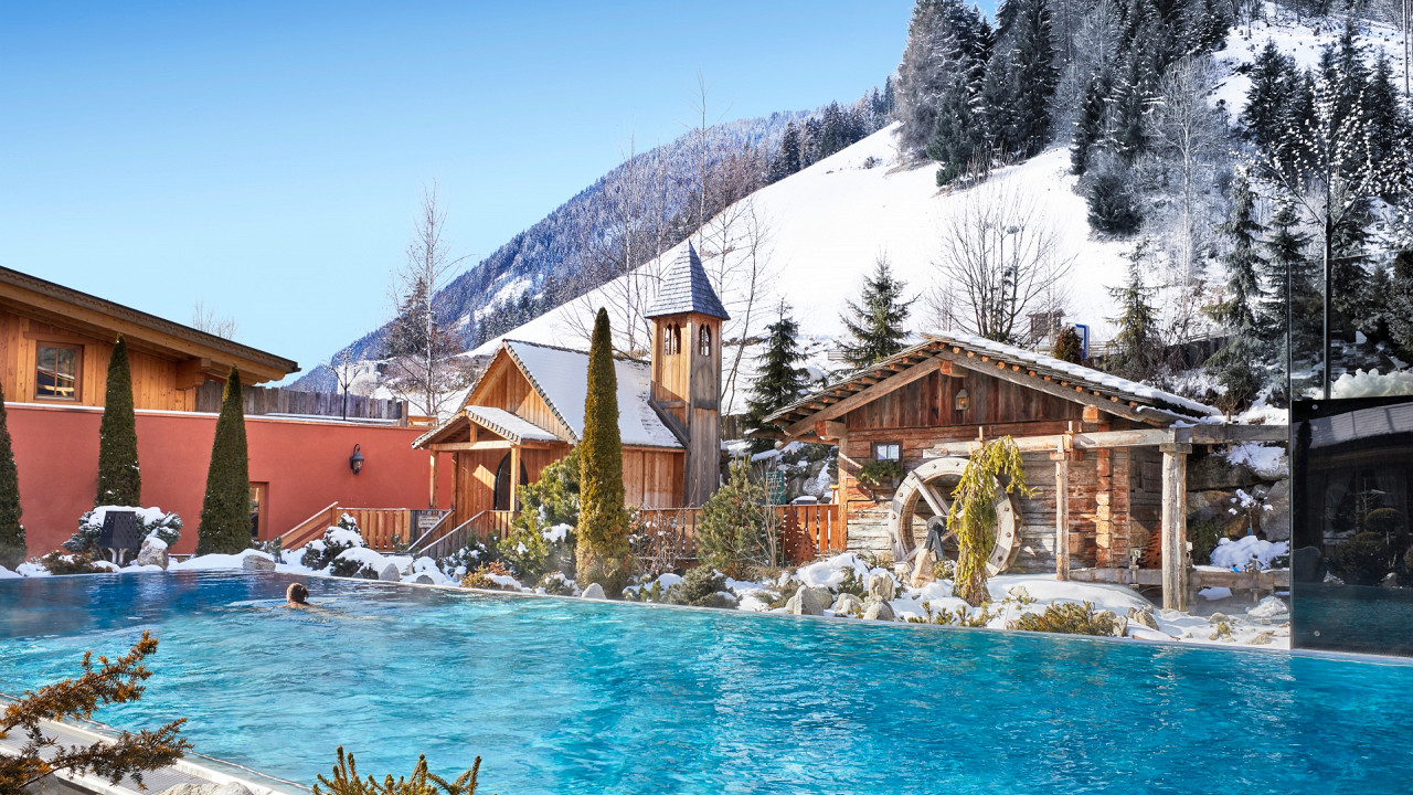 piscina esterna inverno Hotel Quelle Nature SPA Resort