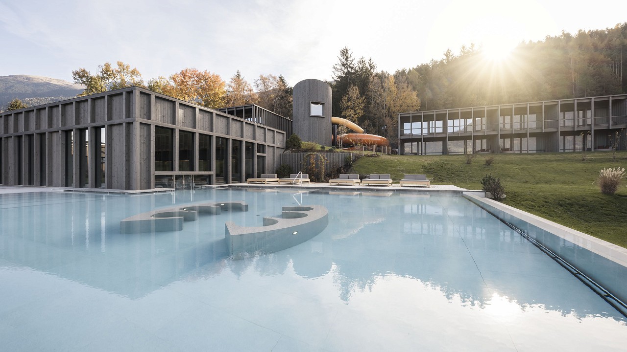 piscina esterna estate AKI Family Resort PLOSE