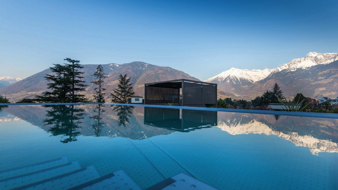 открытый бассейн Отель Плантичерхоф Мерано