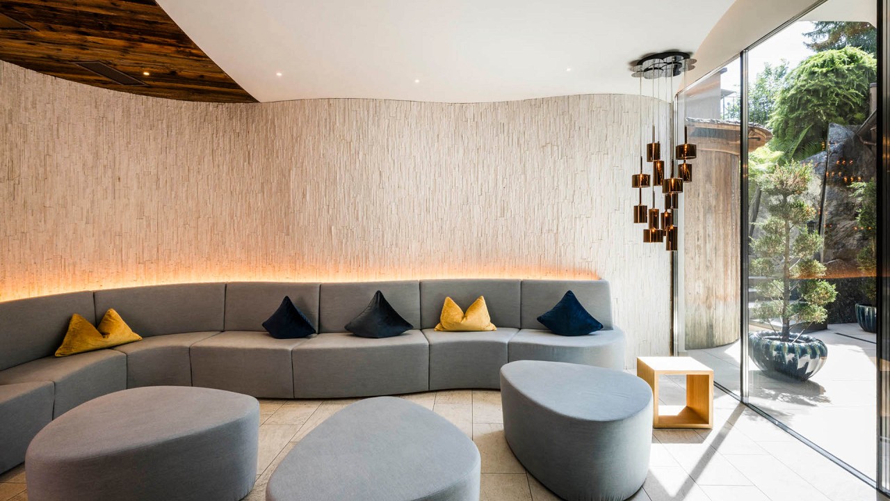 divano lounge - Mirabell Dolomites Hotel Valdaora