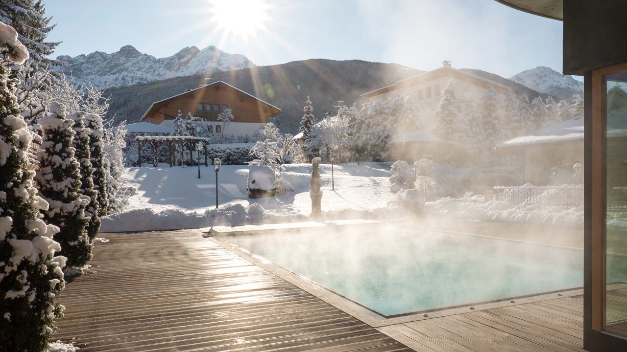piscina esterna inverno - Mirabell Dolomites Hotel  Valdaora