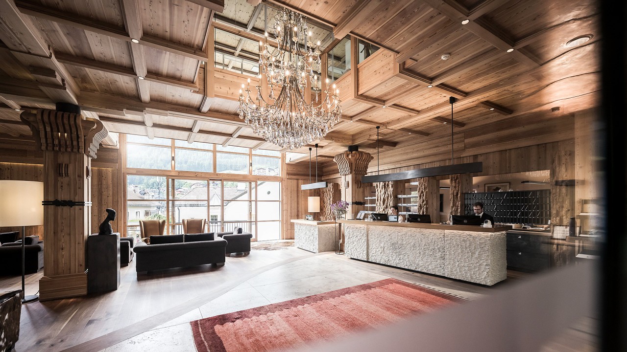 Rezeption ADLER Spa Resort DOLOMITI