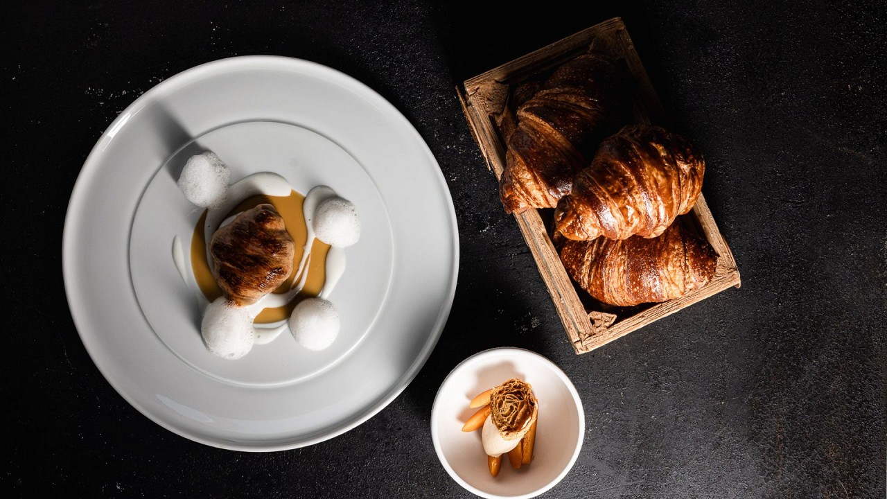 colazione con brioche Quellenhof Luxury Resort Passeier