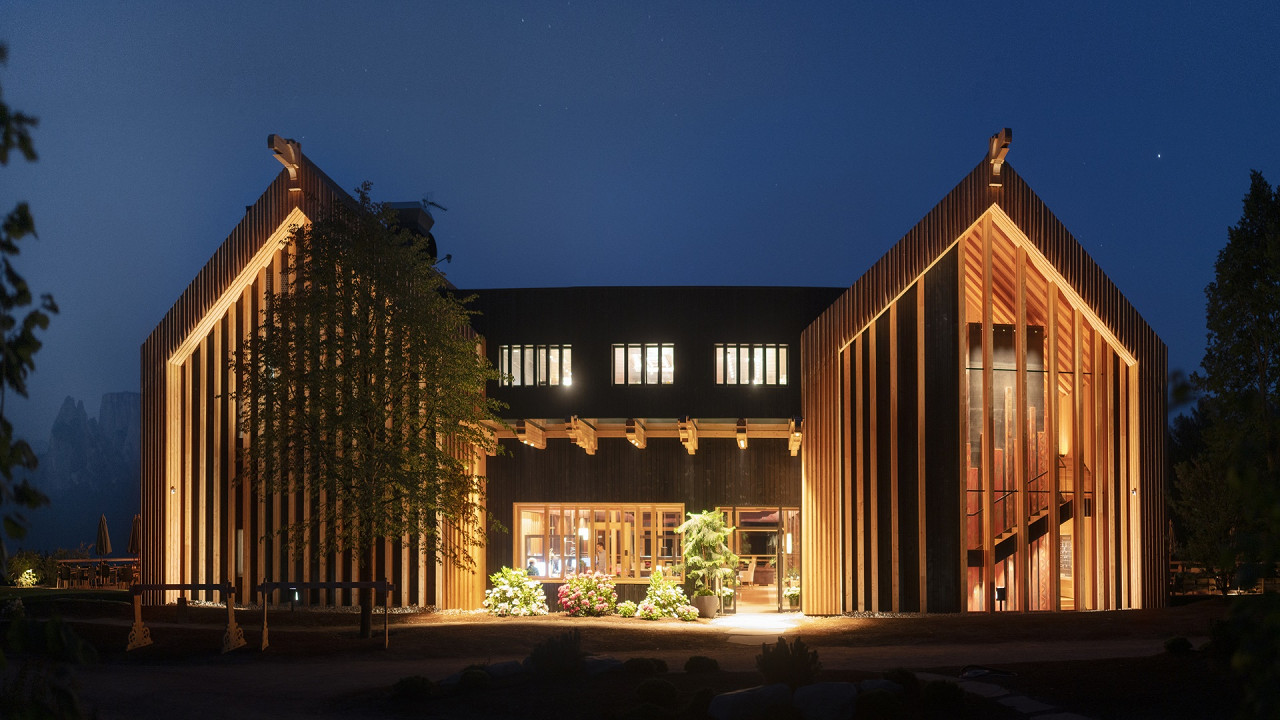 Nacht außen ADLER Lodge RITTEN