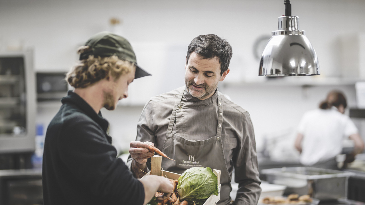 Chef in cucina TERENTNERHOF Terento
