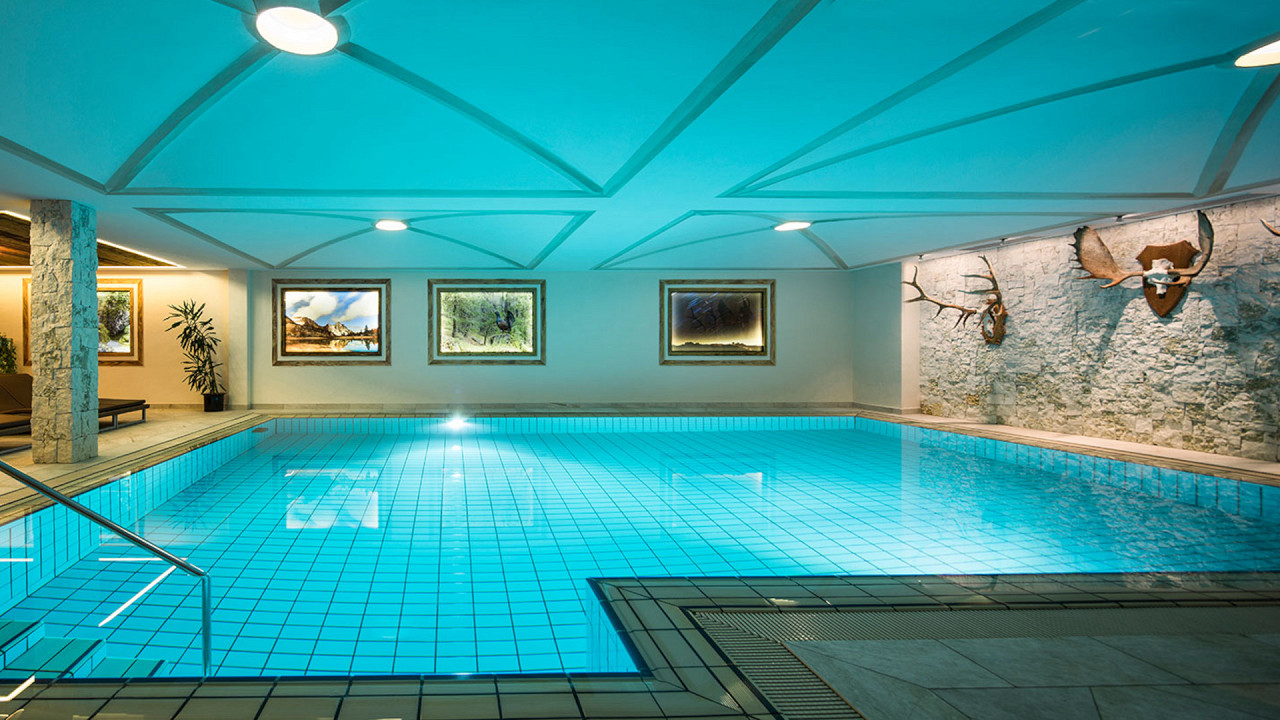 Piscina interna Hotel Sassongher Corvara