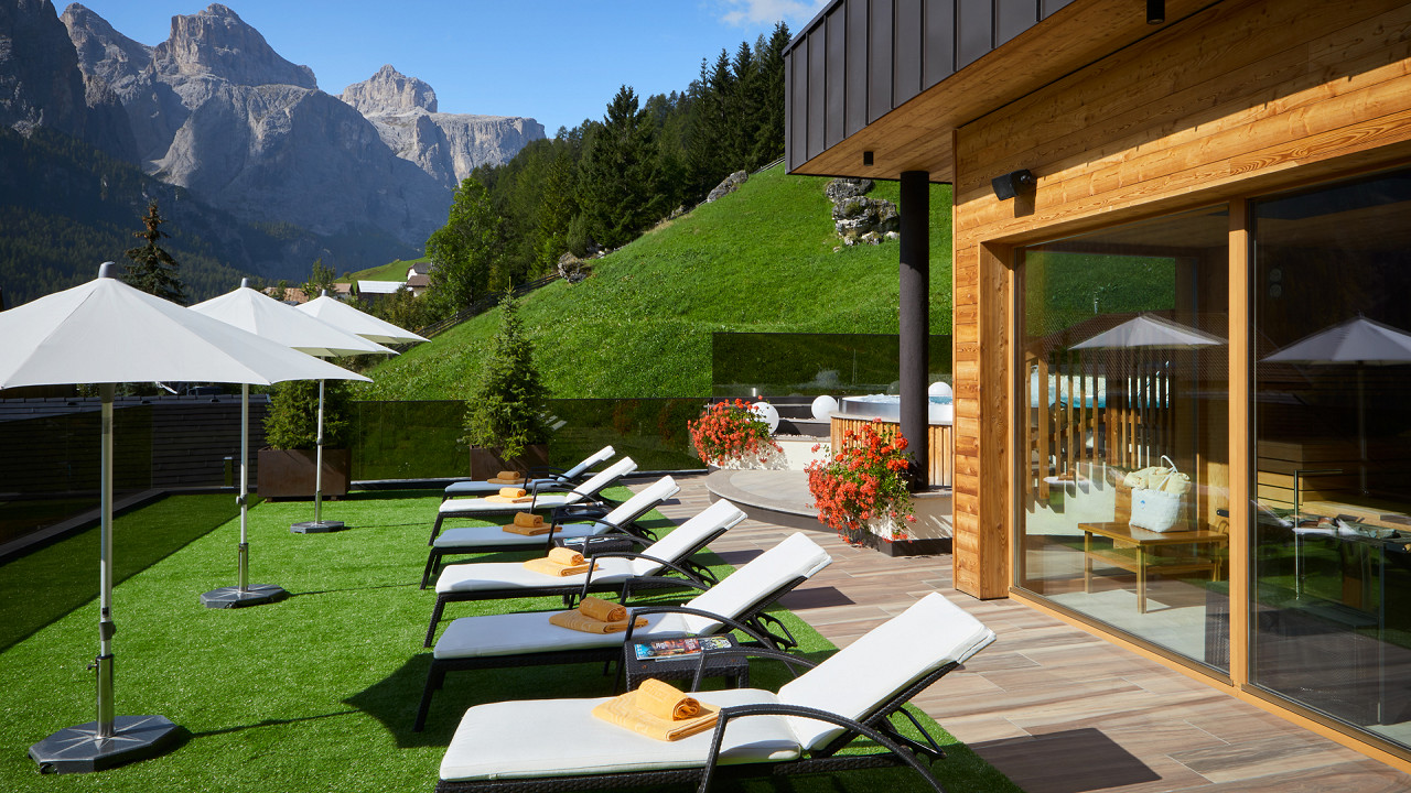 Sdrai prato estate Hotel Sassongher Corvara