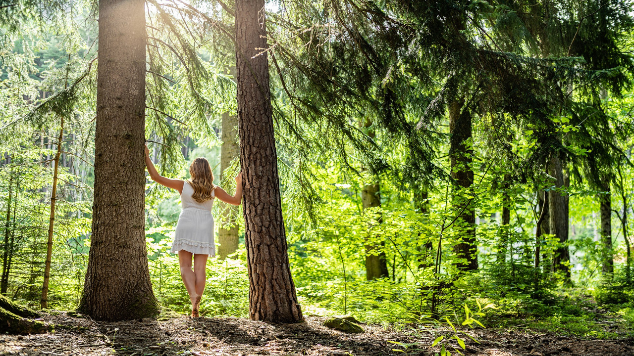 Fille dans les bois My Arbor Plose Wellness Hotel Bressanone