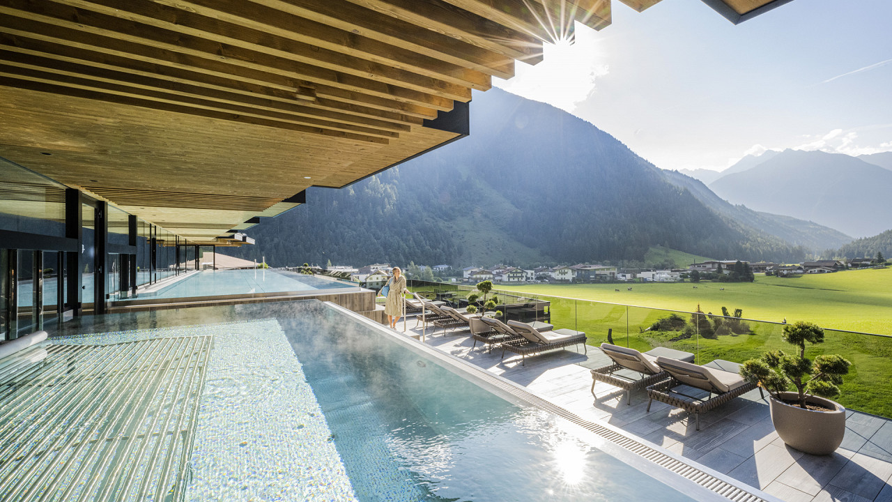 Piscine esterne a sfioro Alpine Luxury Spa Resort Schwarzenstein