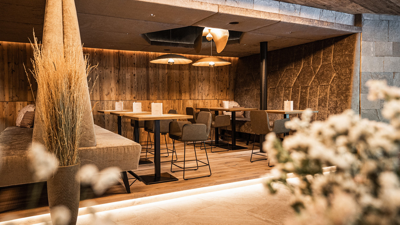Sala bar Alpine Luxury Spa Resort Schwarzenstein