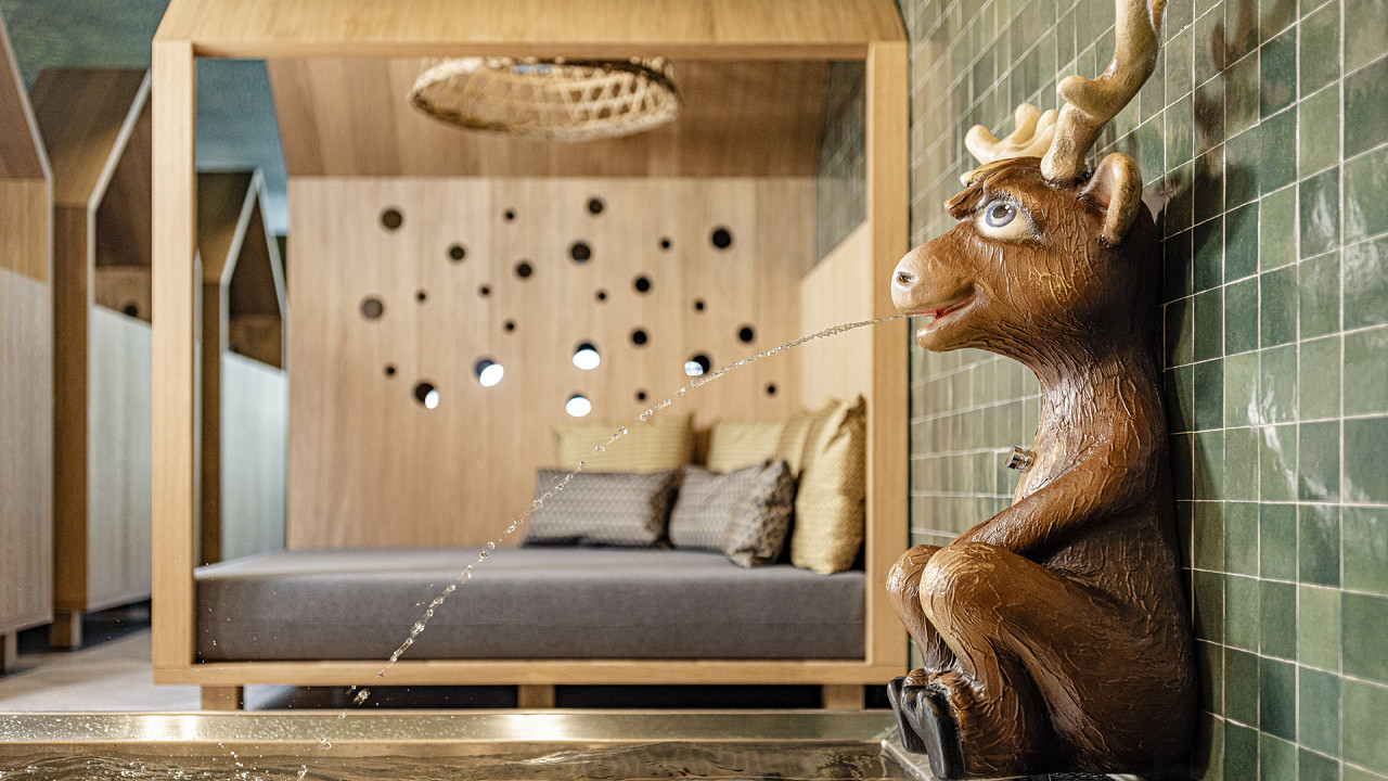 Fontana lettino relax Alpine Luxury Spa Resort Schwarzenstein