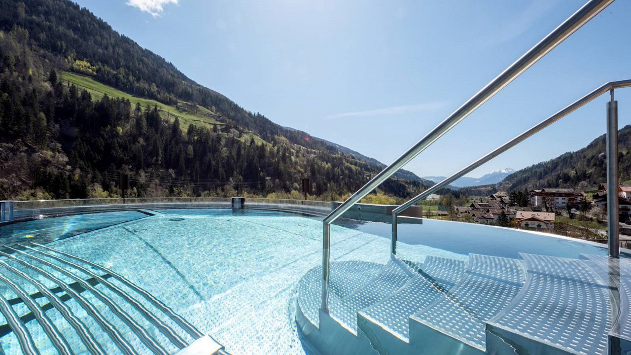 New glass Sky Pool Quellenhof Luxury Resort Passeier