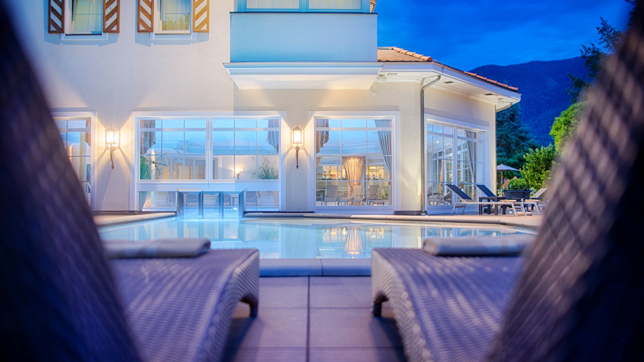 Freischwimmbad bei Nacht Majestic Hotel Bruneck