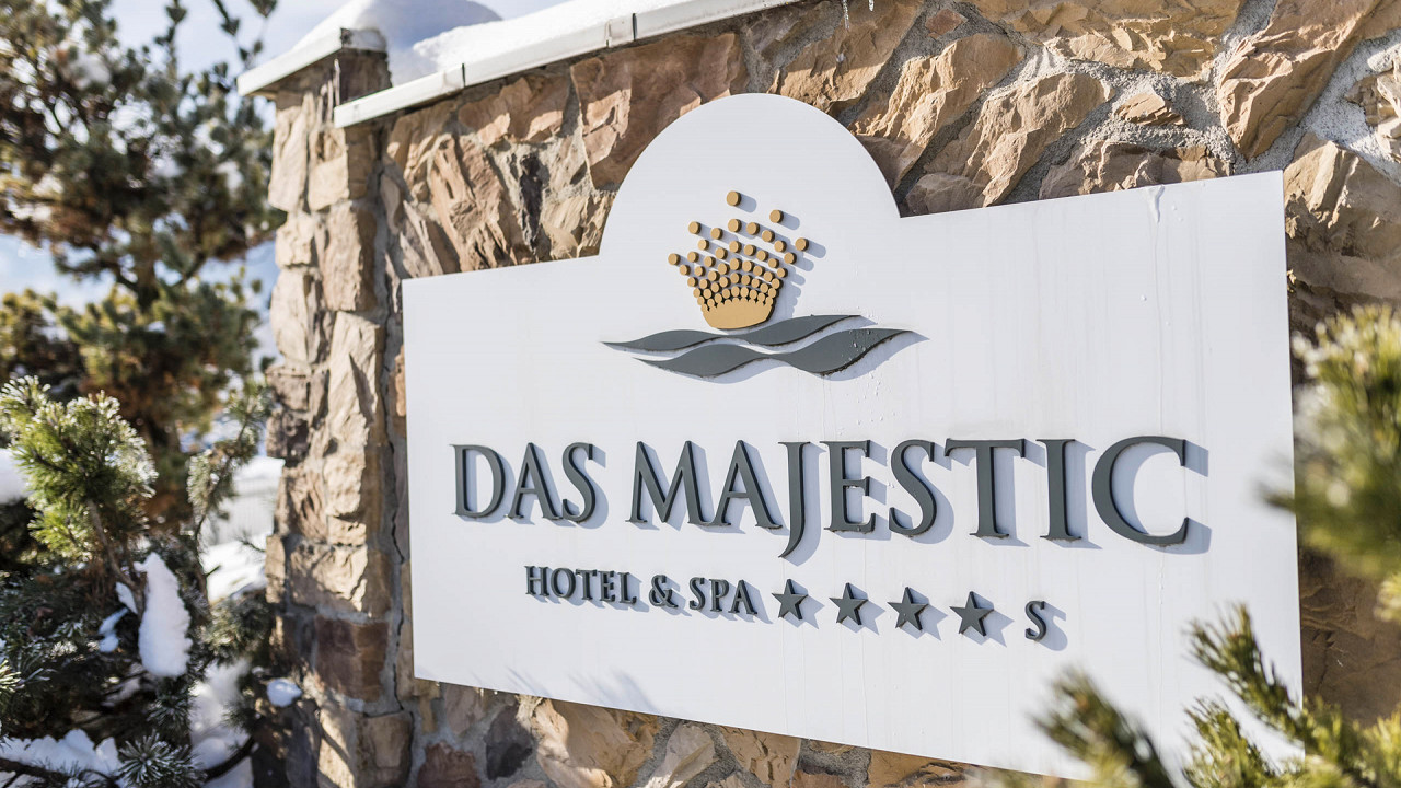 Schild Majestic Hotel Bruneck