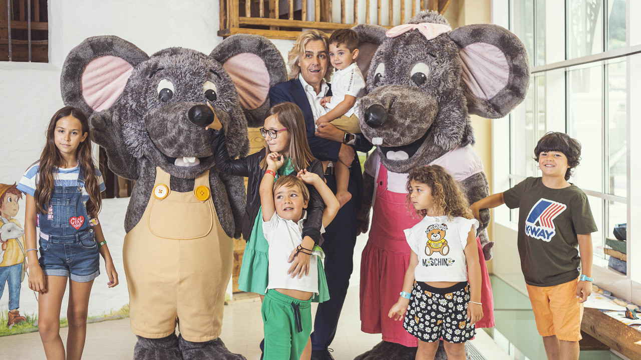 Mascotte e bambini Cavallino Bianco Family Spa