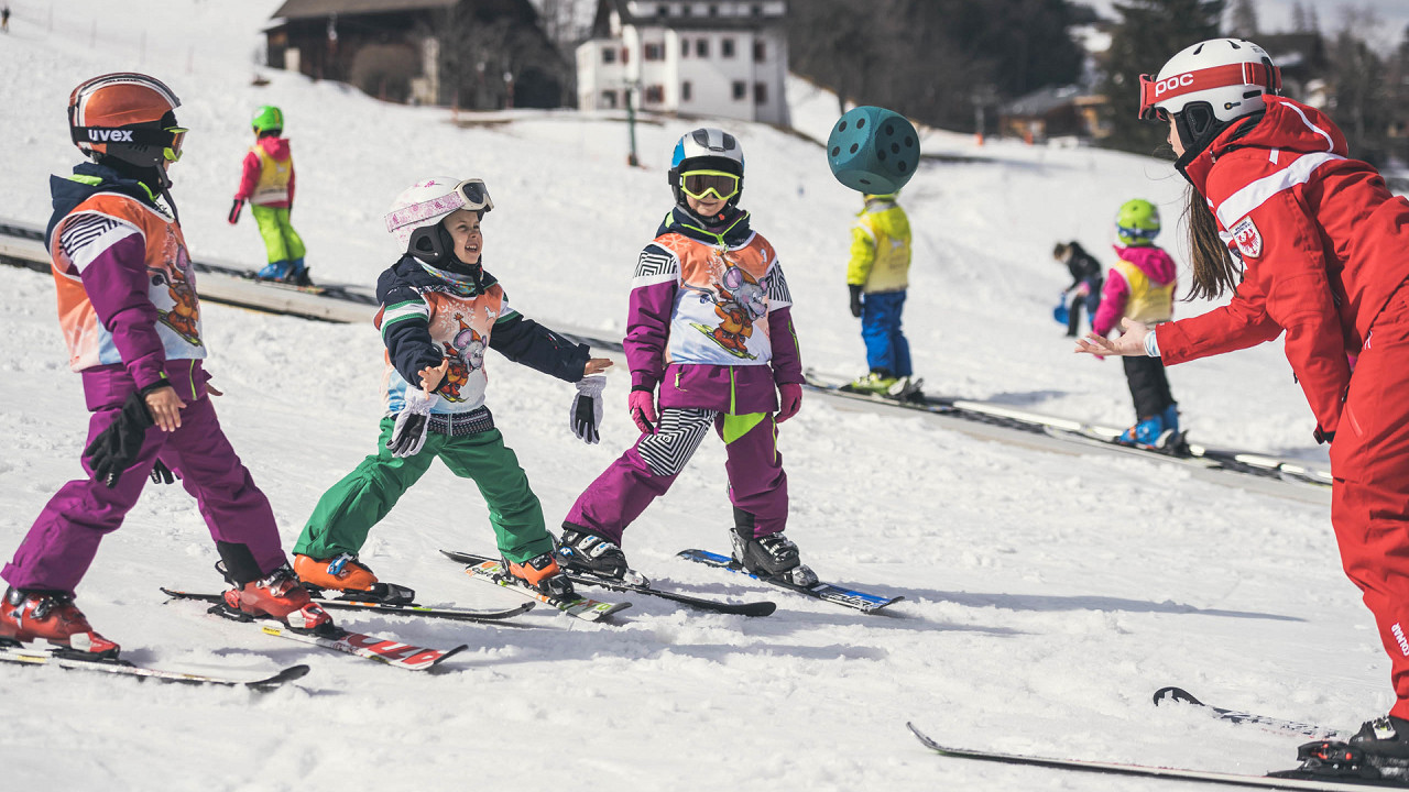 Bambini corso di sci Cavallino Bianco Family Spa