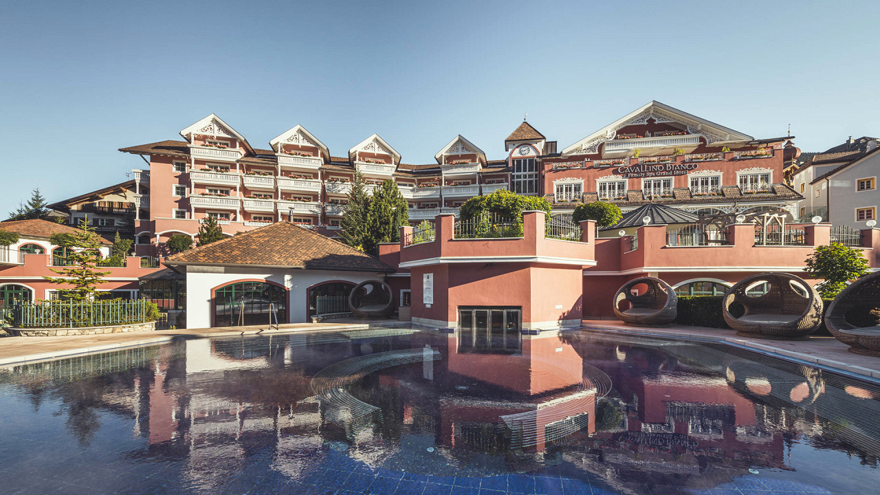 Esterno estivo Cavallino Bianco Family Spa