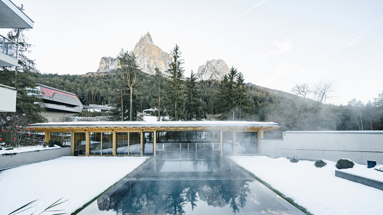 Piscina esterna neve Sensoria Dolomites