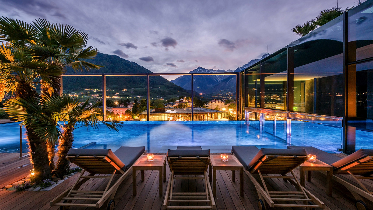 Infinity-Pool Abend Hotel Terme Merano